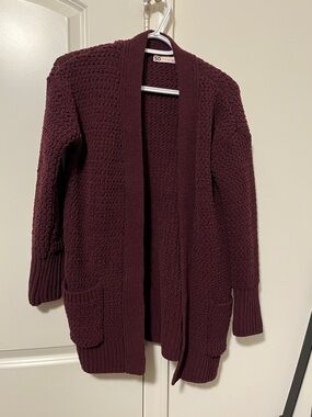 SO Open-Front Crochet Texture Cardigan in Burgundy